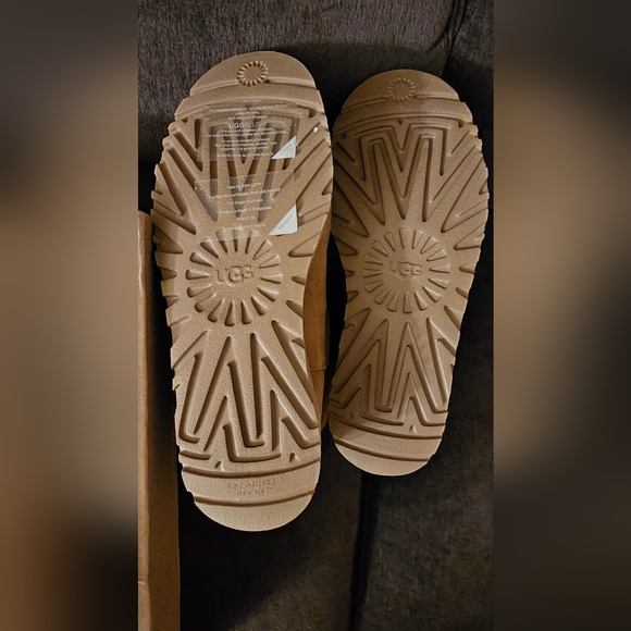 Ugg Chestnut shearling Zip-Up Boots - Picture 3 of 4